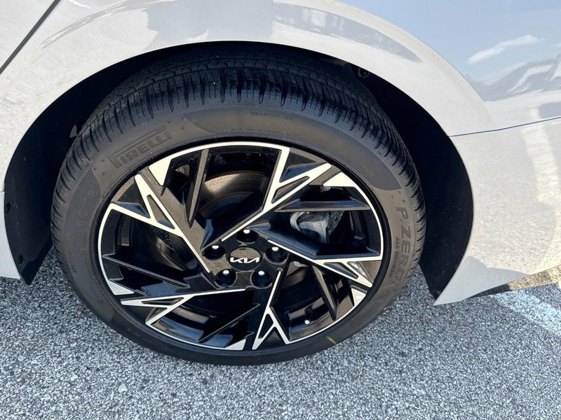 Kia K5 Vehicle Full-screen Gallery Image 27
