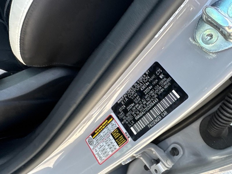 Kia K5 Vehicle Full-screen Gallery Image 28