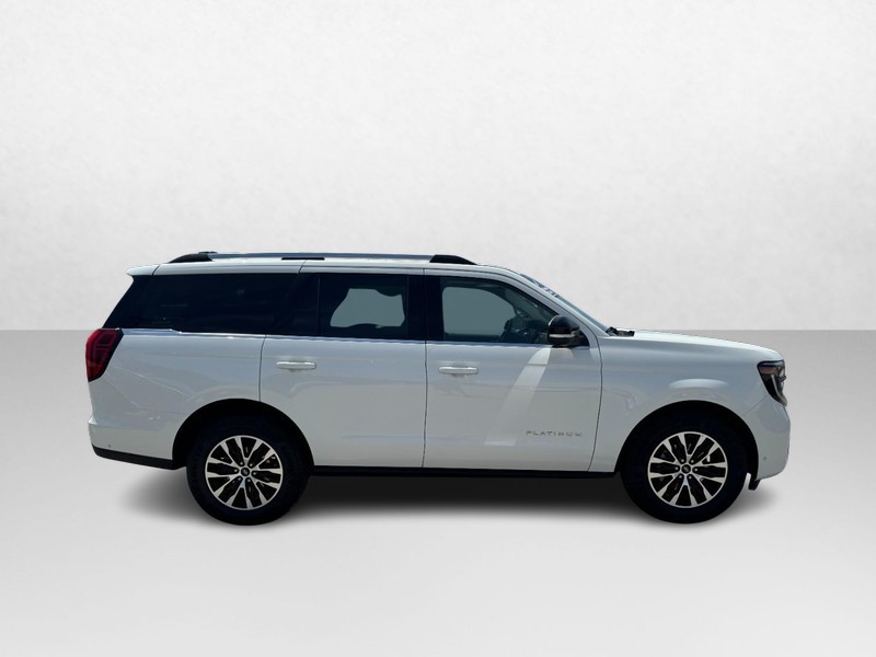 Ford Expedition Vehicle Full-screen Gallery Image 04
