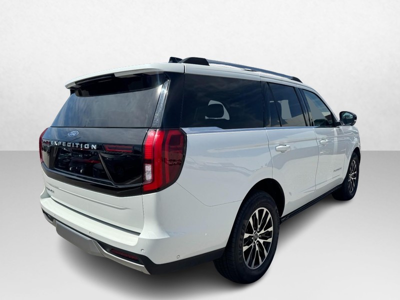 Ford Expedition Vehicle Full-screen Gallery Image 05