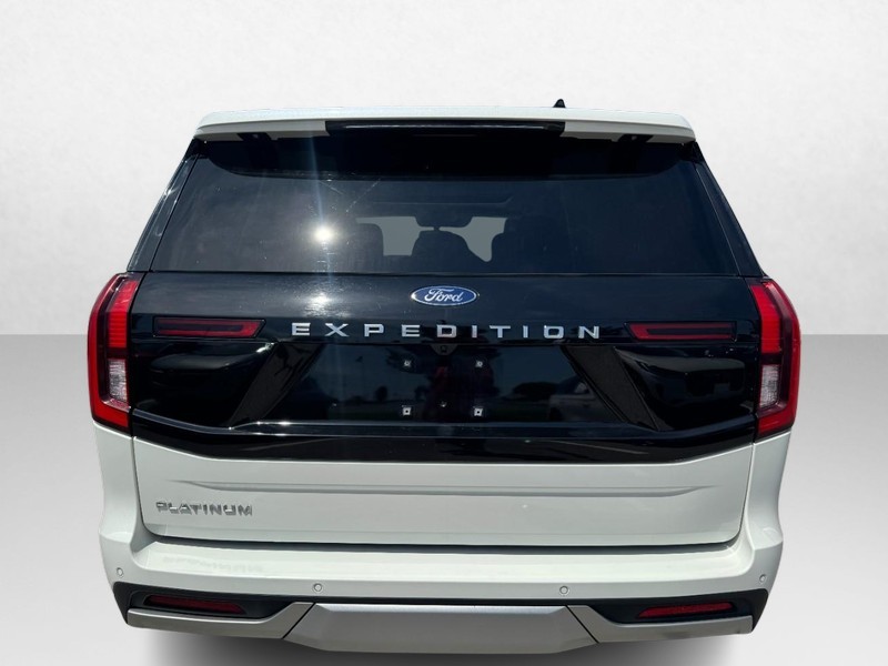 Ford Expedition Vehicle Full-screen Gallery Image 06
