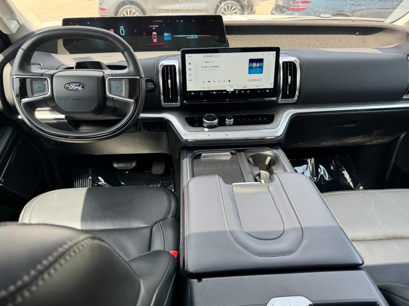 Ford Expedition Vehicle Full-screen Gallery Image 09
