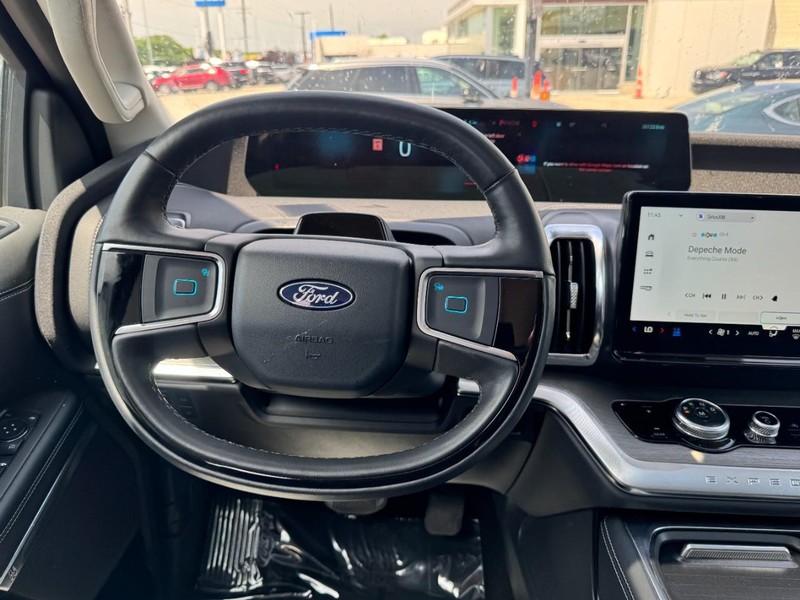 Ford Expedition Vehicle Full-screen Gallery Image 10