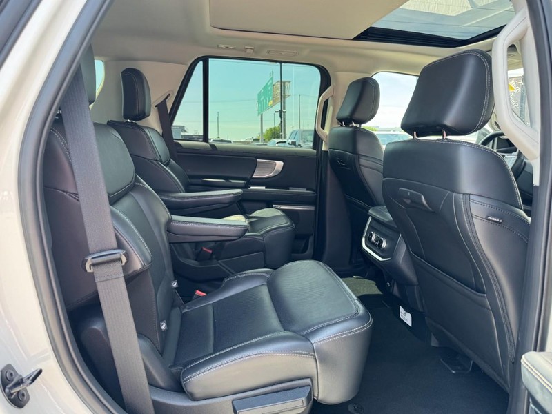 Ford Expedition Vehicle Full-screen Gallery Image 13