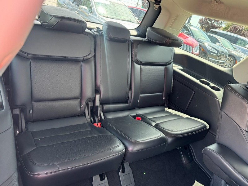 Ford Expedition Vehicle Full-screen Gallery Image 14
