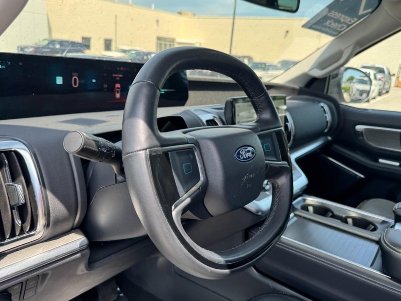 Ford Expedition Vehicle Full-screen Gallery Image 15
