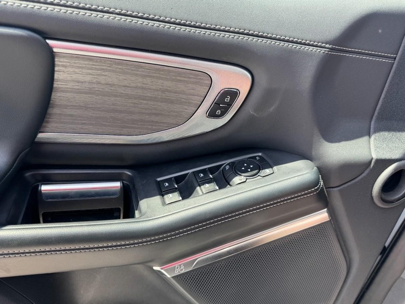 Ford Expedition Vehicle Full-screen Gallery Image 24