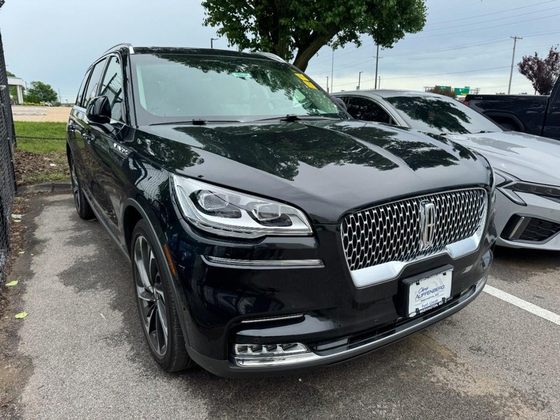 Lincoln Aviator Vehicle Full-screen Gallery Image 04