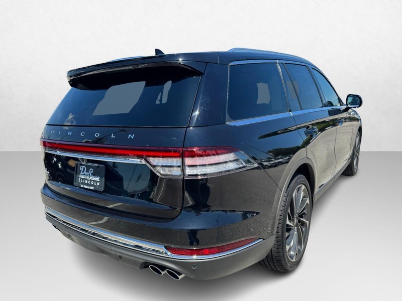 Lincoln Aviator Vehicle Full-screen Gallery Image 05