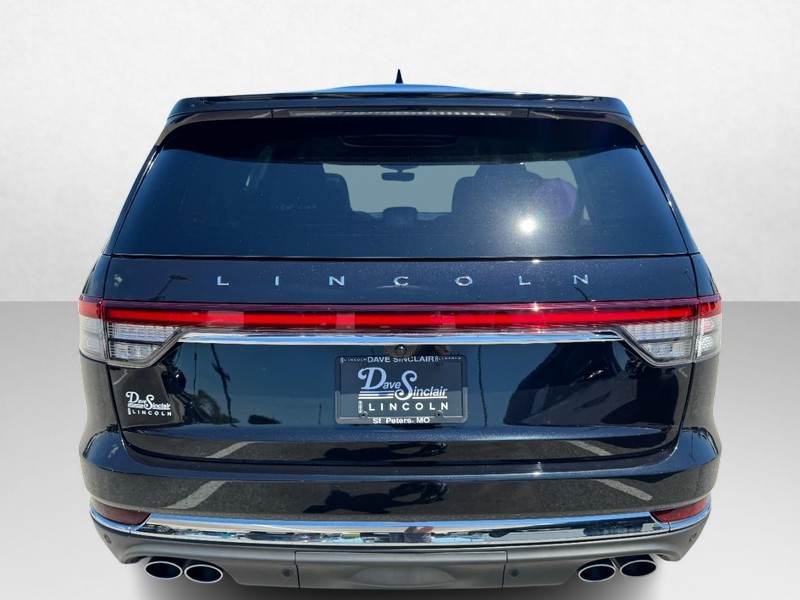 Lincoln Aviator Vehicle Full-screen Gallery Image 06