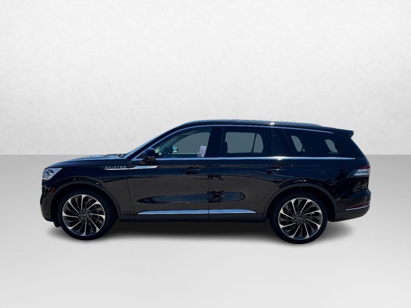 Lincoln Aviator Vehicle Full-screen Gallery Image 08