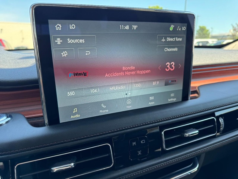 Lincoln Aviator Vehicle Full-screen Gallery Image 16