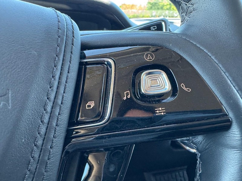 Lincoln Aviator Vehicle Full-screen Gallery Image 19