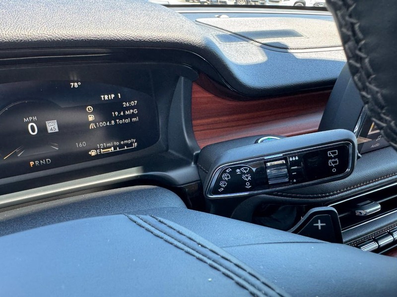 Lincoln Aviator Vehicle Full-screen Gallery Image 21