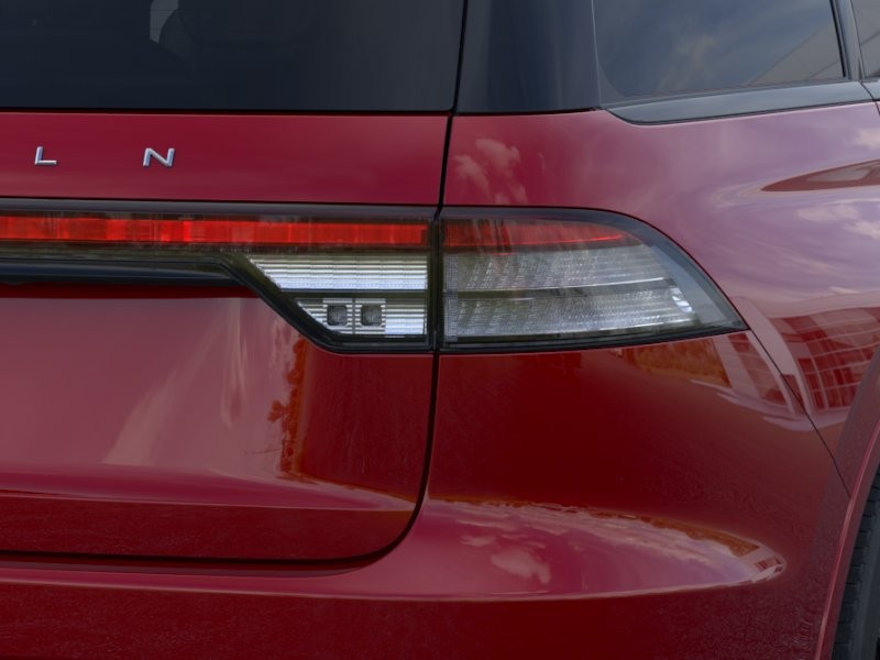 Lincoln Aviator Vehicle Full-screen Gallery Image 21