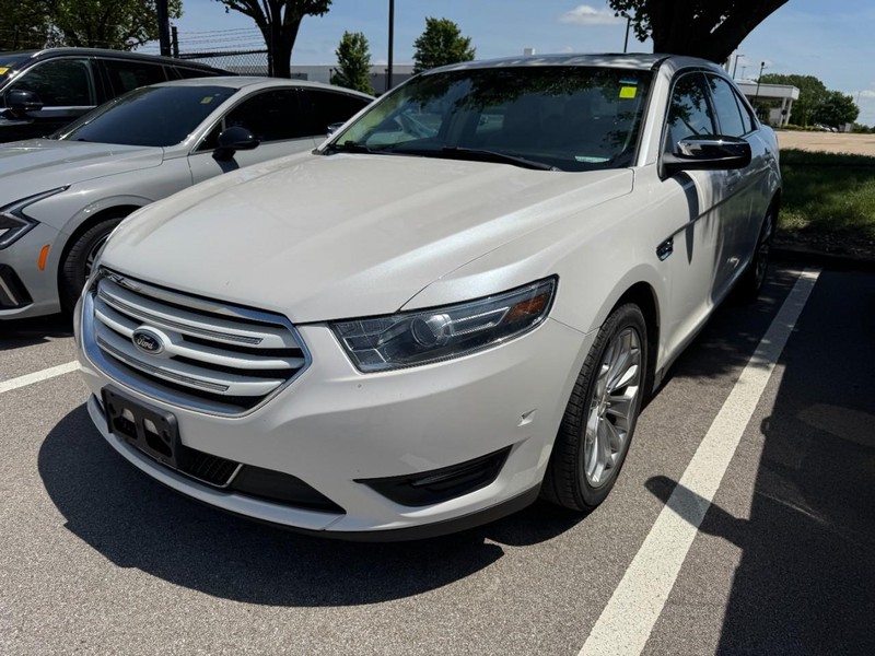 Ford Taurus Vehicle Full-screen Gallery Image 03