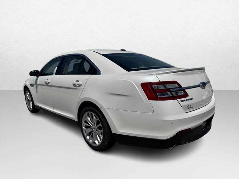Ford Taurus Vehicle Full-screen Gallery Image 07