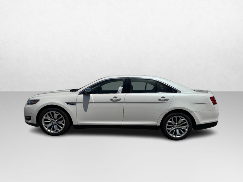 Ford Taurus Vehicle Full-screen Gallery Image 08