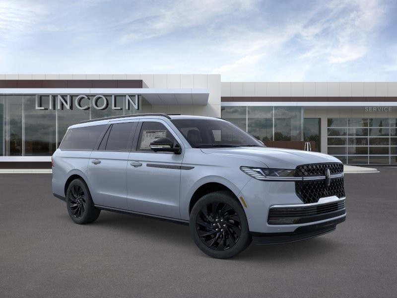 Lincoln Navigator L Vehicle Full-screen Gallery Image 07