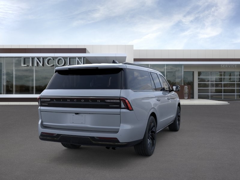 Lincoln Navigator L Vehicle Full-screen Gallery Image 08
