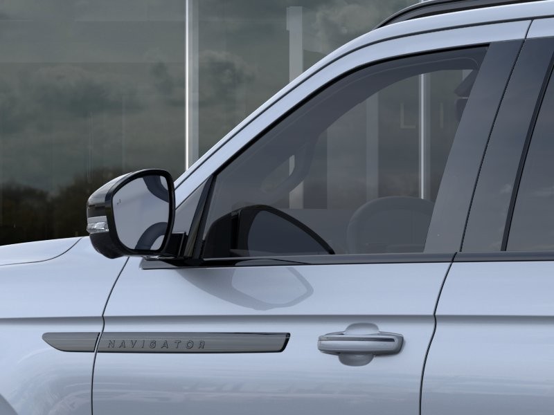 Lincoln Navigator L Vehicle Full-screen Gallery Image 20