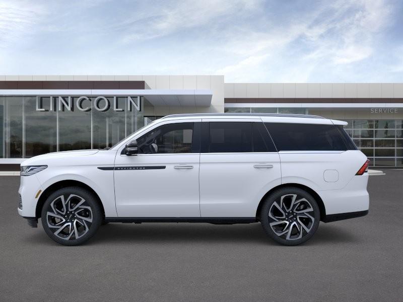 Lincoln Navigator Vehicle Full-screen Gallery Image 03