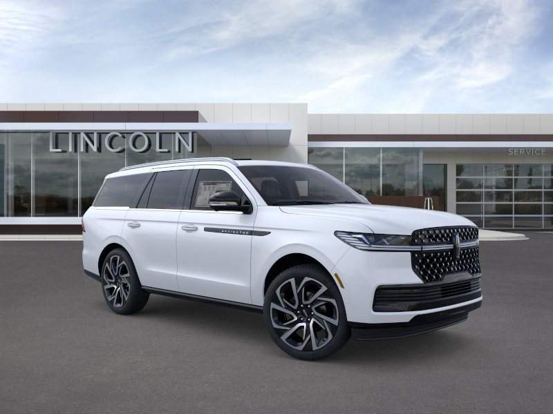 Lincoln Navigator Vehicle Full-screen Gallery Image 07