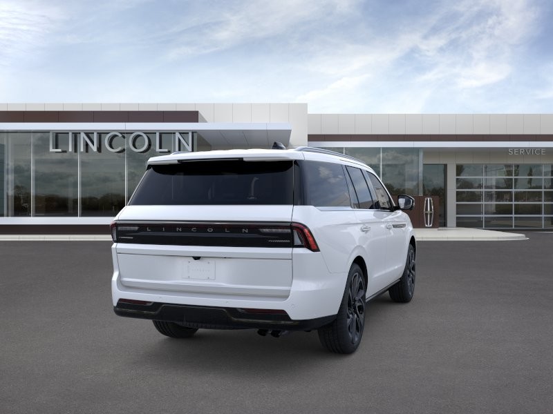 Lincoln Navigator Vehicle Full-screen Gallery Image 08