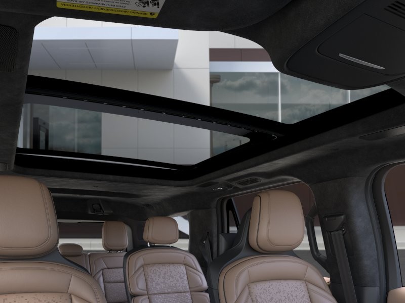 Lincoln Navigator Vehicle Full-screen Gallery Image 22