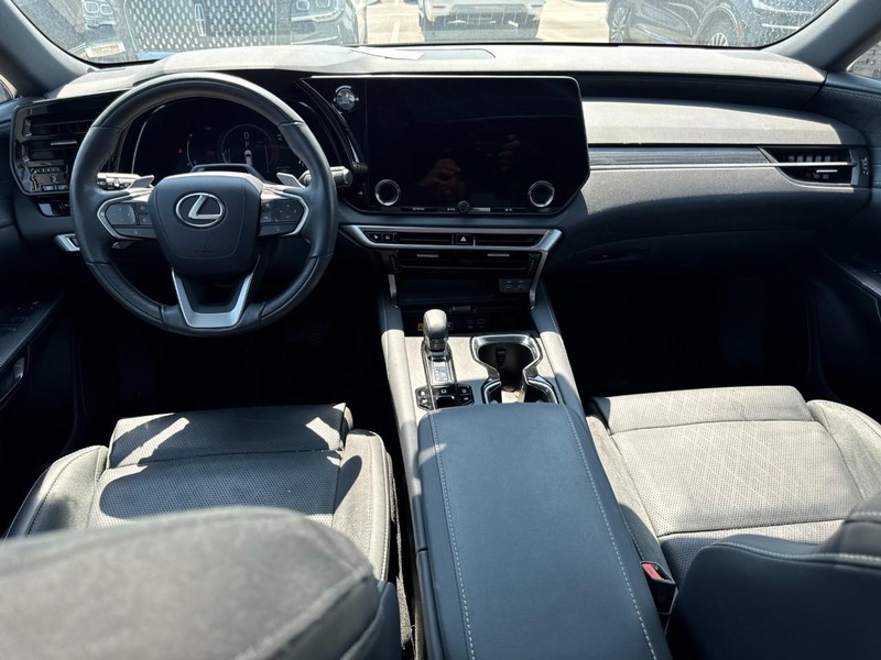 Lexus RX Vehicle Full-screen Gallery Image 09