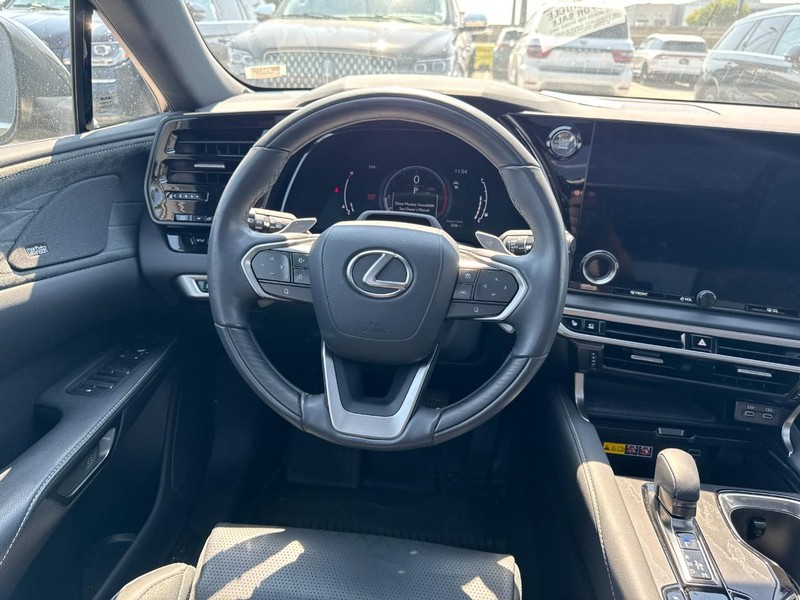 Lexus RX Vehicle Full-screen Gallery Image 10