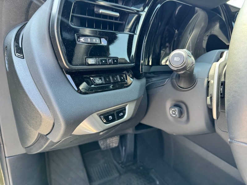 Lexus RX Vehicle Full-screen Gallery Image 14