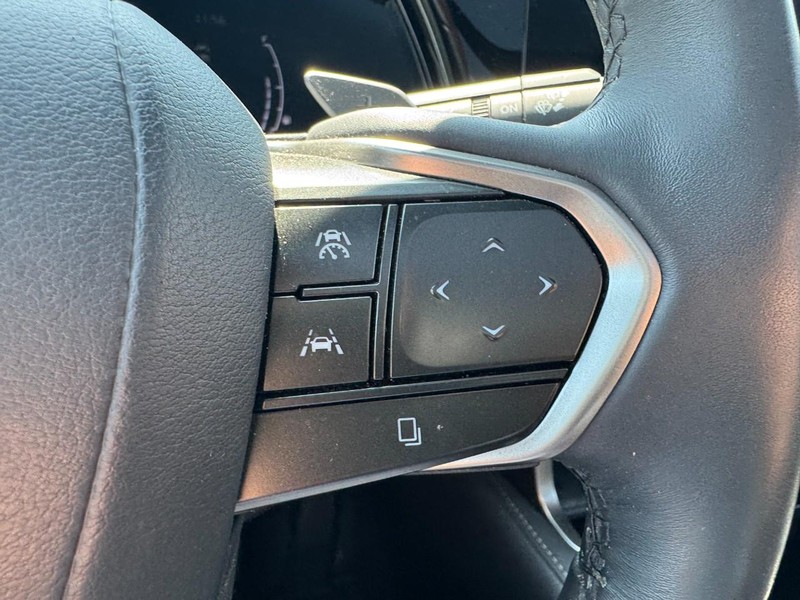 Lexus RX Vehicle Full-screen Gallery Image 19