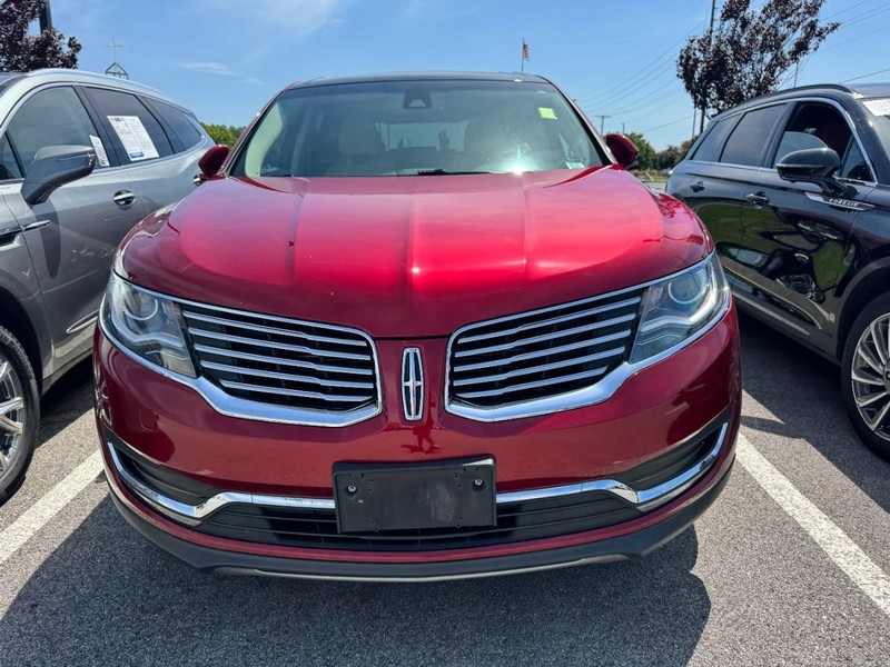 Lincoln MKX Vehicle Full-screen Gallery Image 02