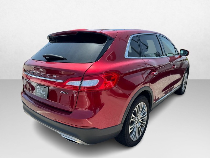 Lincoln MKX Vehicle Full-screen Gallery Image 05