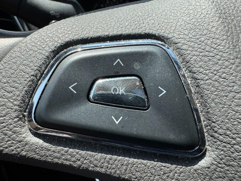 Lincoln MKX Vehicle Full-screen Gallery Image 18