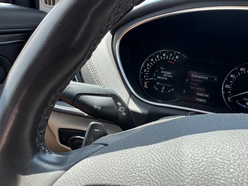 Lincoln MKX Vehicle Full-screen Gallery Image 20