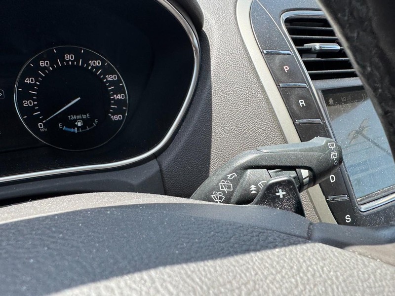 Lincoln MKX Vehicle Full-screen Gallery Image 21