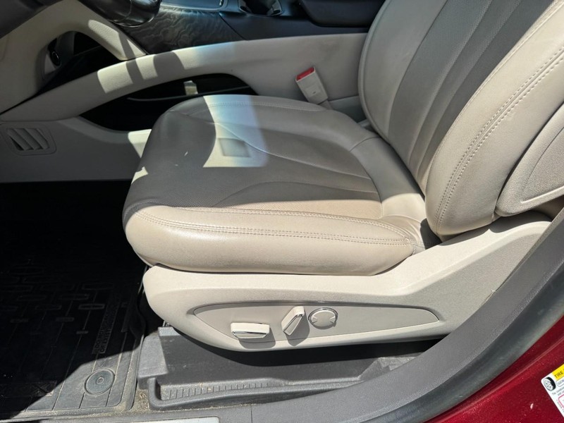 Lincoln MKX Vehicle Full-screen Gallery Image 26