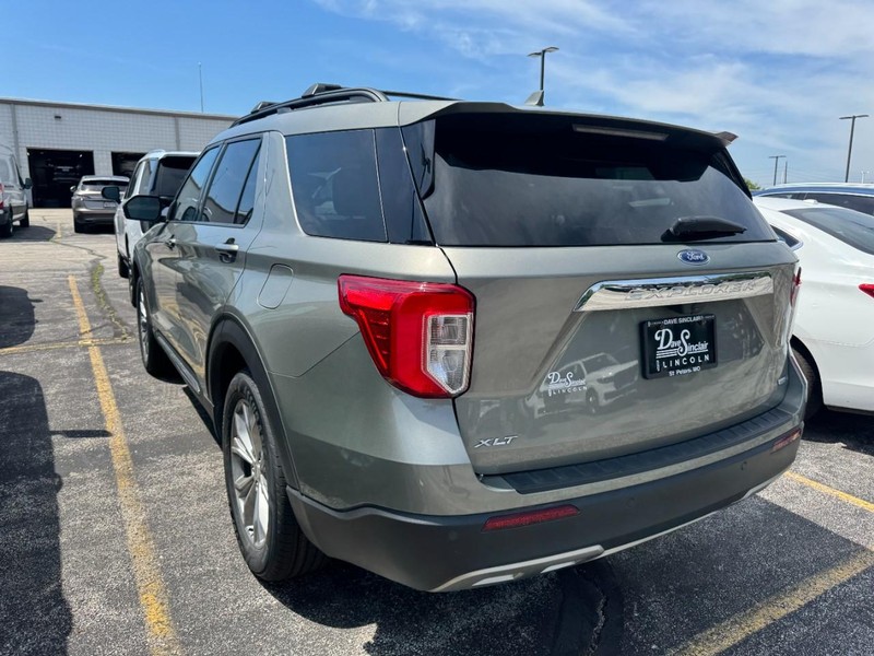 Ford Explorer Vehicle Full-screen Gallery Image 04
