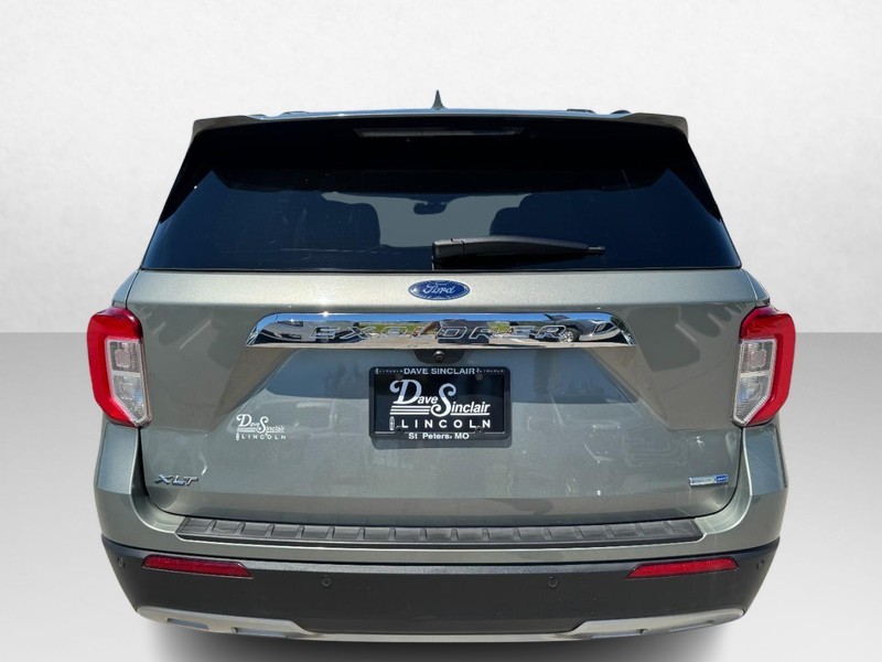 Ford Explorer Vehicle Full-screen Gallery Image 06