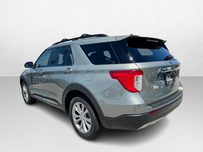 Ford Explorer Vehicle Full-screen Gallery Image 07