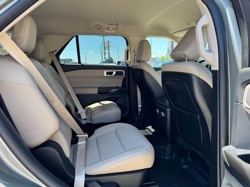Ford Explorer Vehicle Full-screen Gallery Image 13
