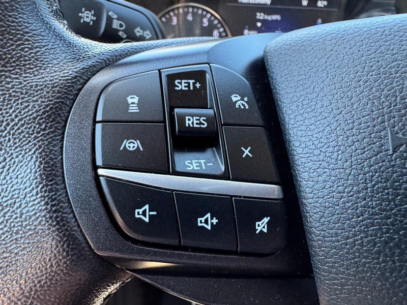 Ford Explorer Vehicle Full-screen Gallery Image 18
