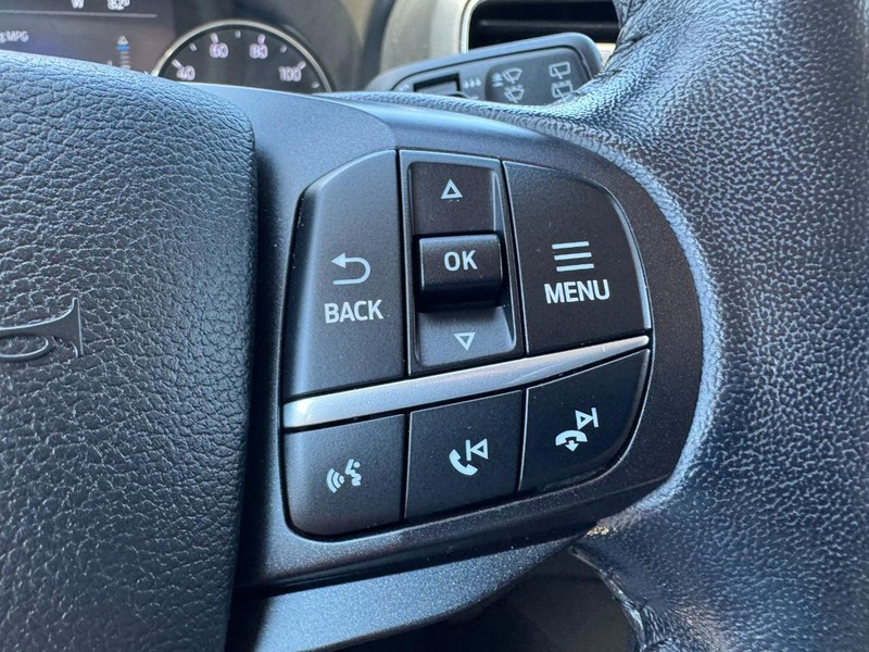 Ford Explorer Vehicle Full-screen Gallery Image 19