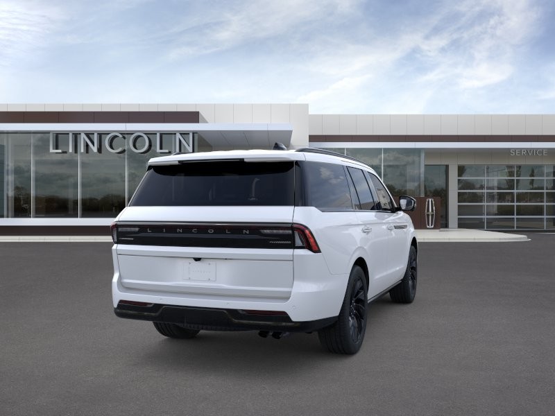 Lincoln Navigator Vehicle Full-screen Gallery Image 08