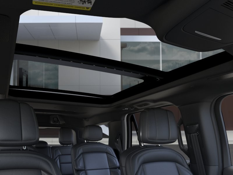 Lincoln Navigator Vehicle Full-screen Gallery Image 22