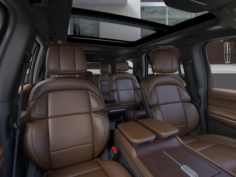 Lincoln Navigator Vehicle Full-screen Gallery Image 10