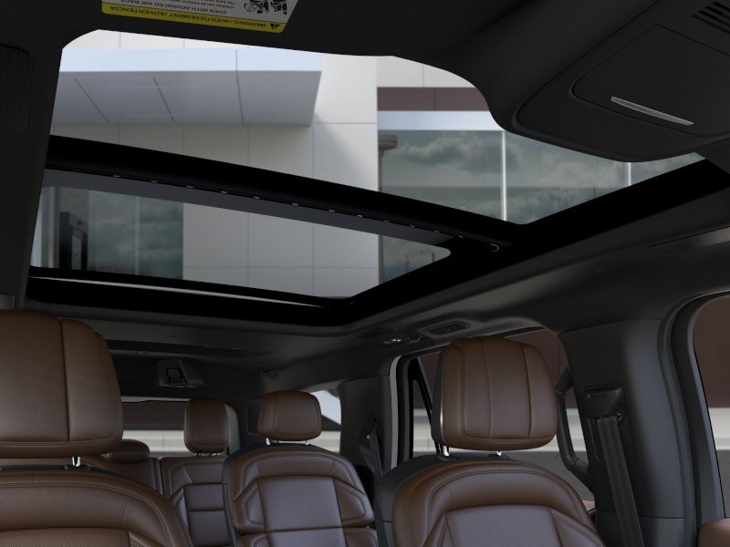 Lincoln Navigator Vehicle Full-screen Gallery Image 22