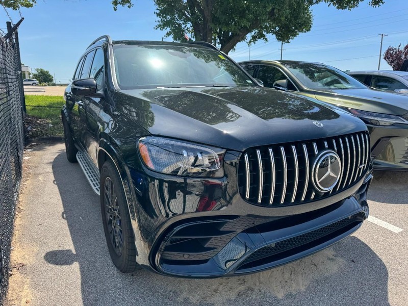 Mercedes-Benz GLS Vehicle Full-screen Gallery Image 03